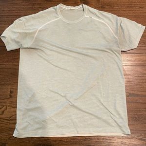 LULULEMON MENS XL SHIRT